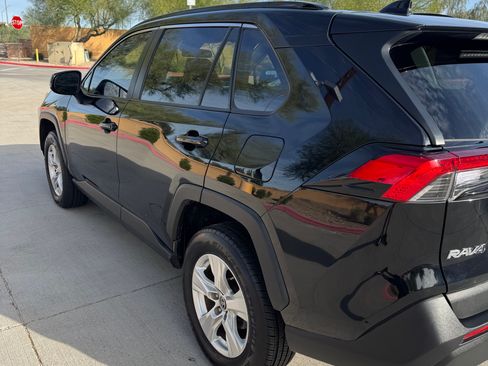 Used 2021 Toyota RAV4 XLE image 12