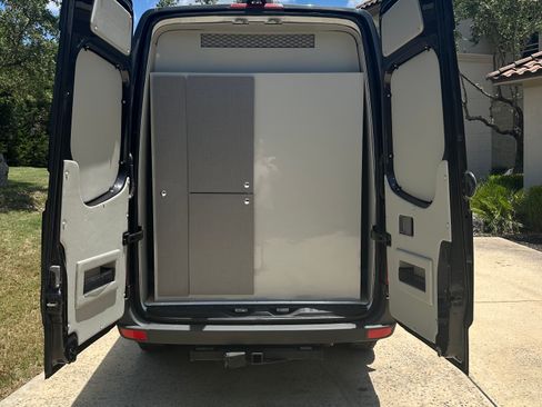 Used 2017 Mercedes-Benz Sprinter 2500 image 8