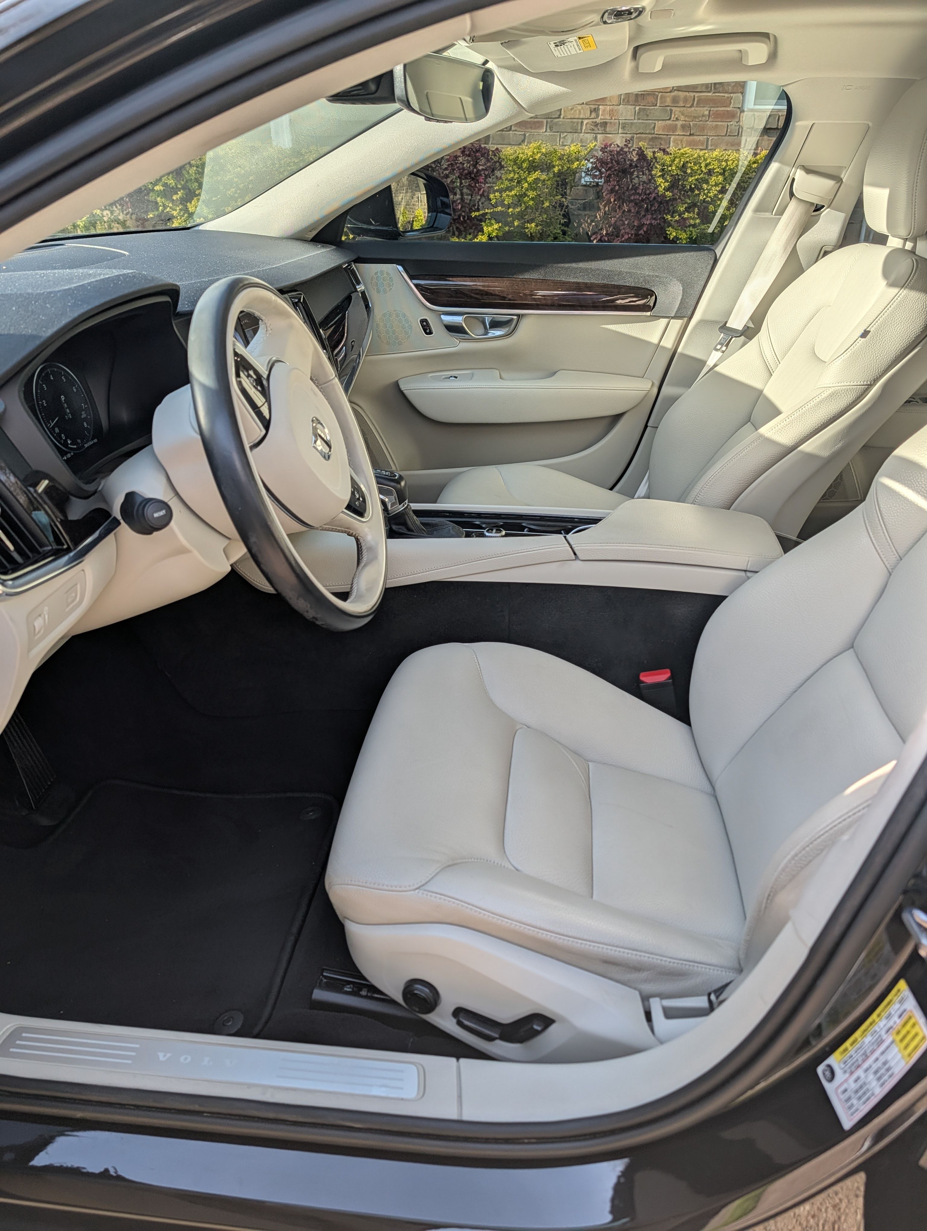 Used 2018 Volvo S90 T5 Momentum w/ Protection Package Premier FWD image 9