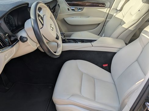 Used 2018 Volvo S90 T5 Momentum w/ Protection Package Premier image 9