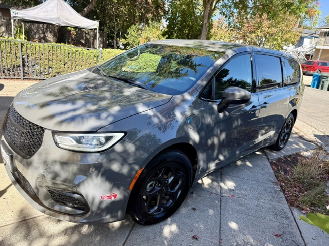 Used 2023 Chrysler Pacifica Touring-L w/ S Appearance Package FWD image 1