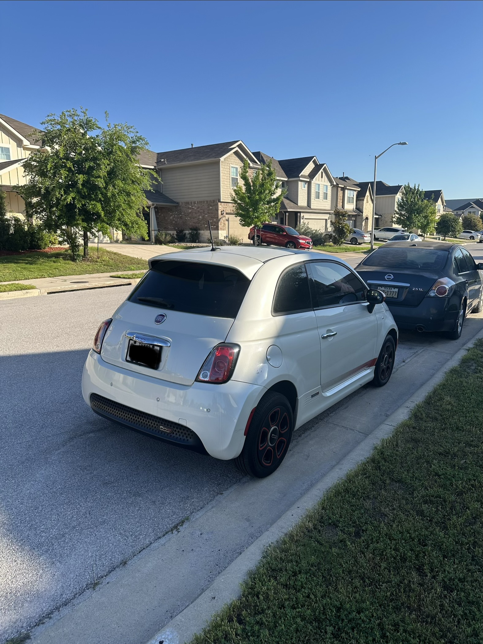 Used 2014 FIAT 500 e w/ Esport Package FWD image 2