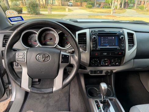 Used 2012 Toyota Tacoma PreRunner w/ SR5 Pkg image 8