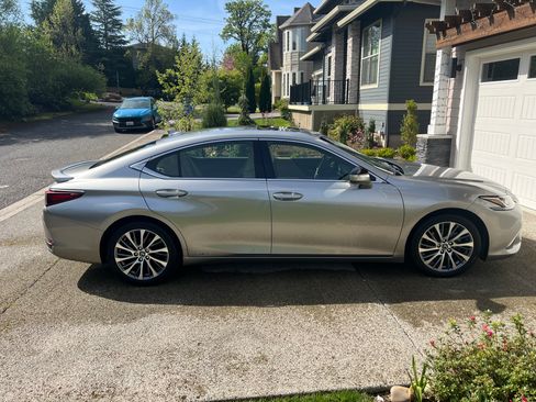 Used 2019 Lexus ES 300h w/ Premium Package FWD image 1