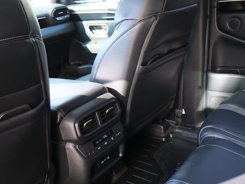 Used 2025 Honda Pilot Touring image 24