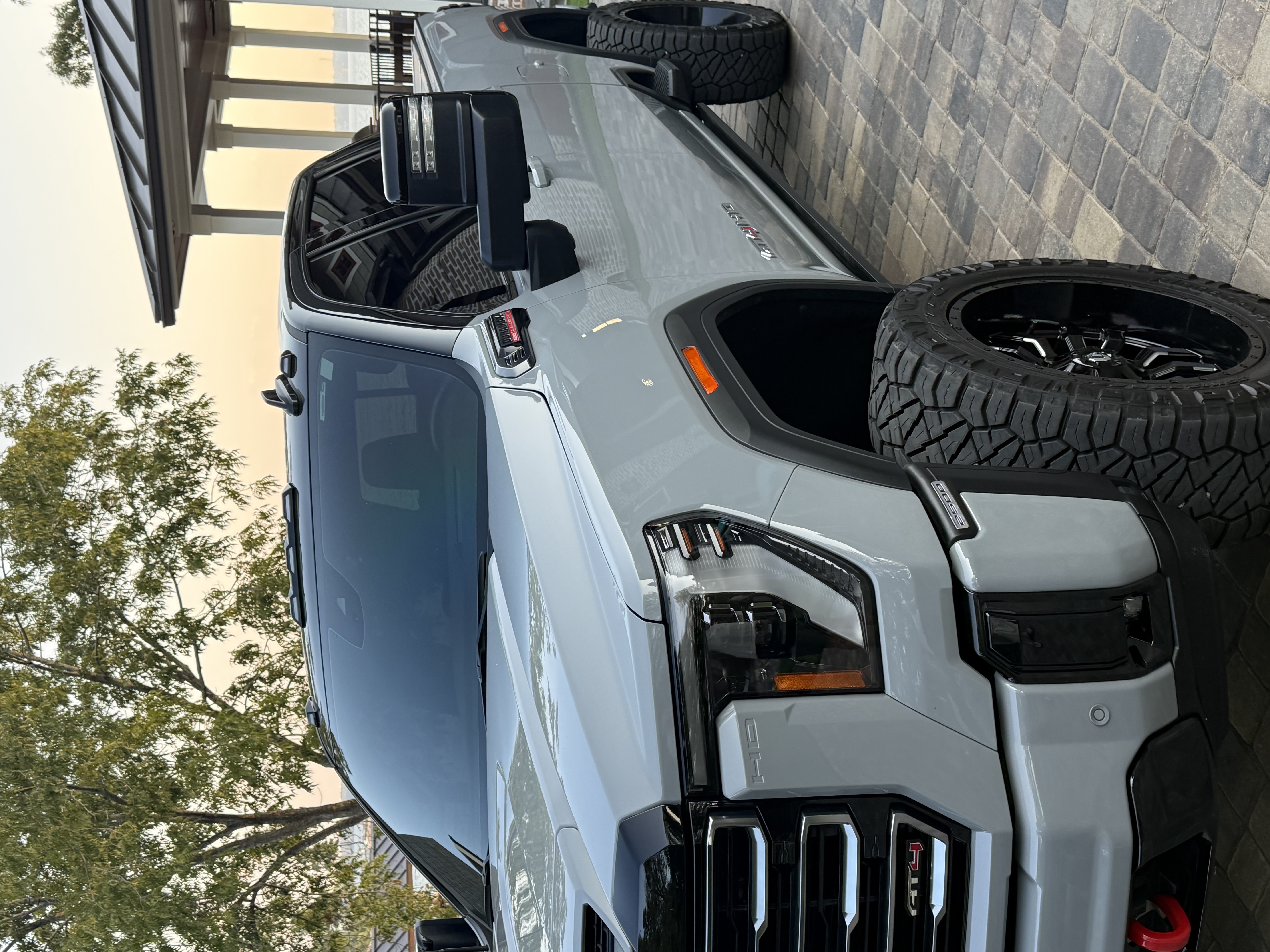 Used 2025 GMC Sierra 2500 AT4 w/ AT4 Premium Plus Package AWD/4WD image 8