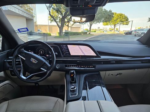Used 2023 Cadillac Escalade ESV Premium Luxury image 10