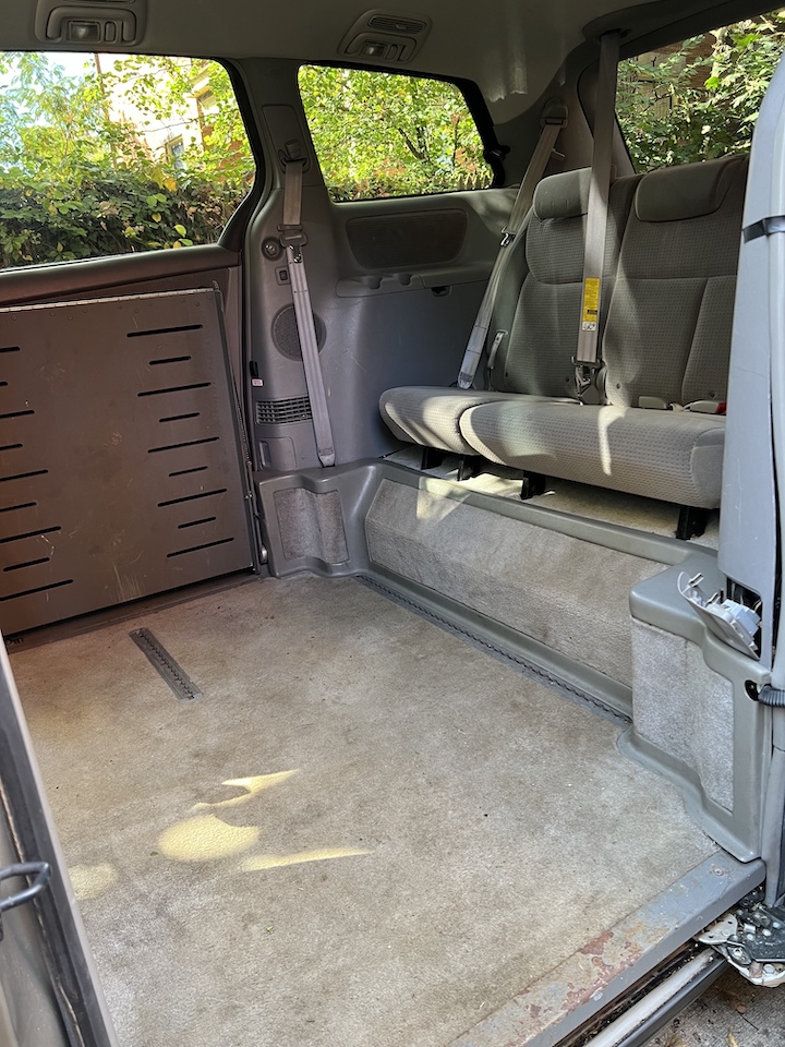Used 2006 Toyota Sienna LE w/ LE Mobility Upgrade Pkg FWD image 14