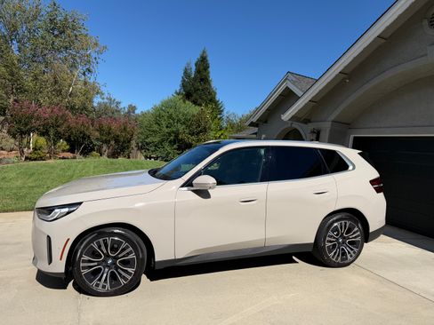 Used 2025 BMW X3 xDrive30i w/ Premium Package AWD/4WD image 2