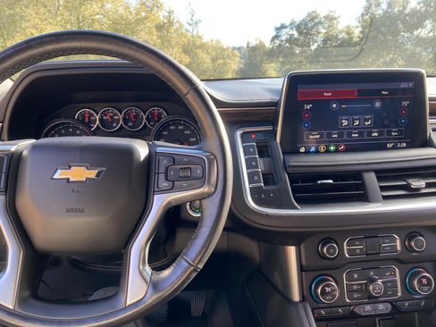 Used 2021 Chevrolet Suburban LT w/ LT Signature Package image 6