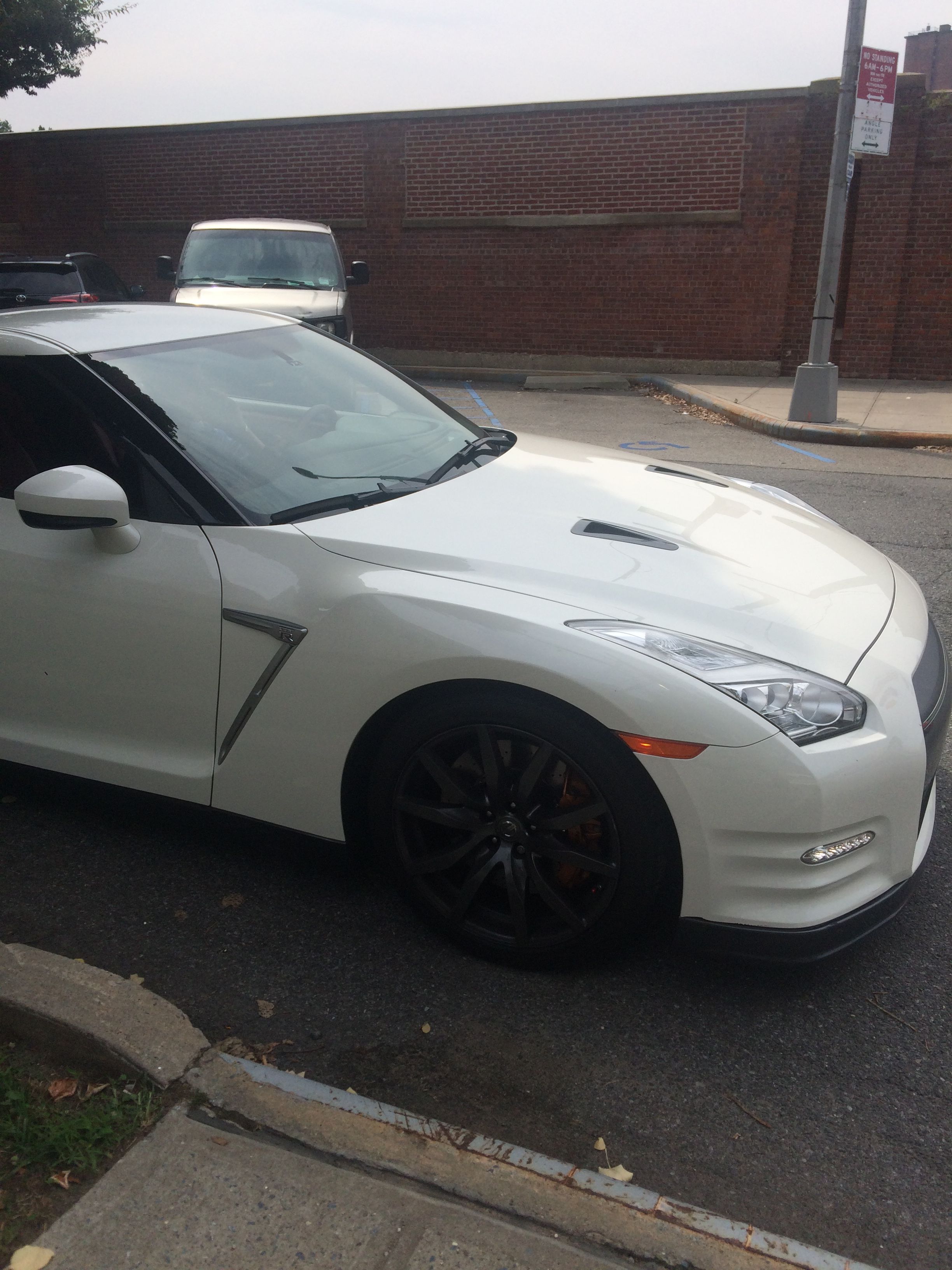 Used 2016 Nissan GT-R Premium AWD/4WD image 1
