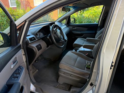 Used 2012 Honda Odyssey LX image 9