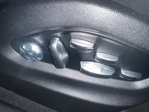 Used 2021 Porsche Cayenne Turbo image 17