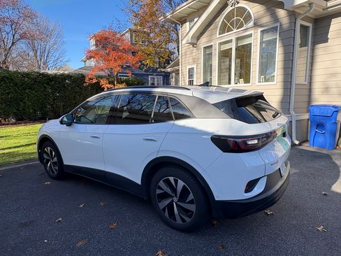 Used 2023 Volkswagen ID.4 2WD image 6