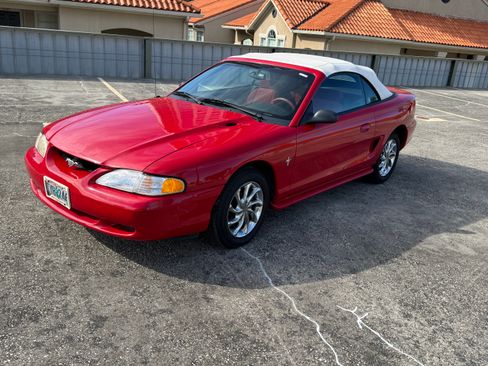 Used 1994 Ford Mustang Convertible image 1