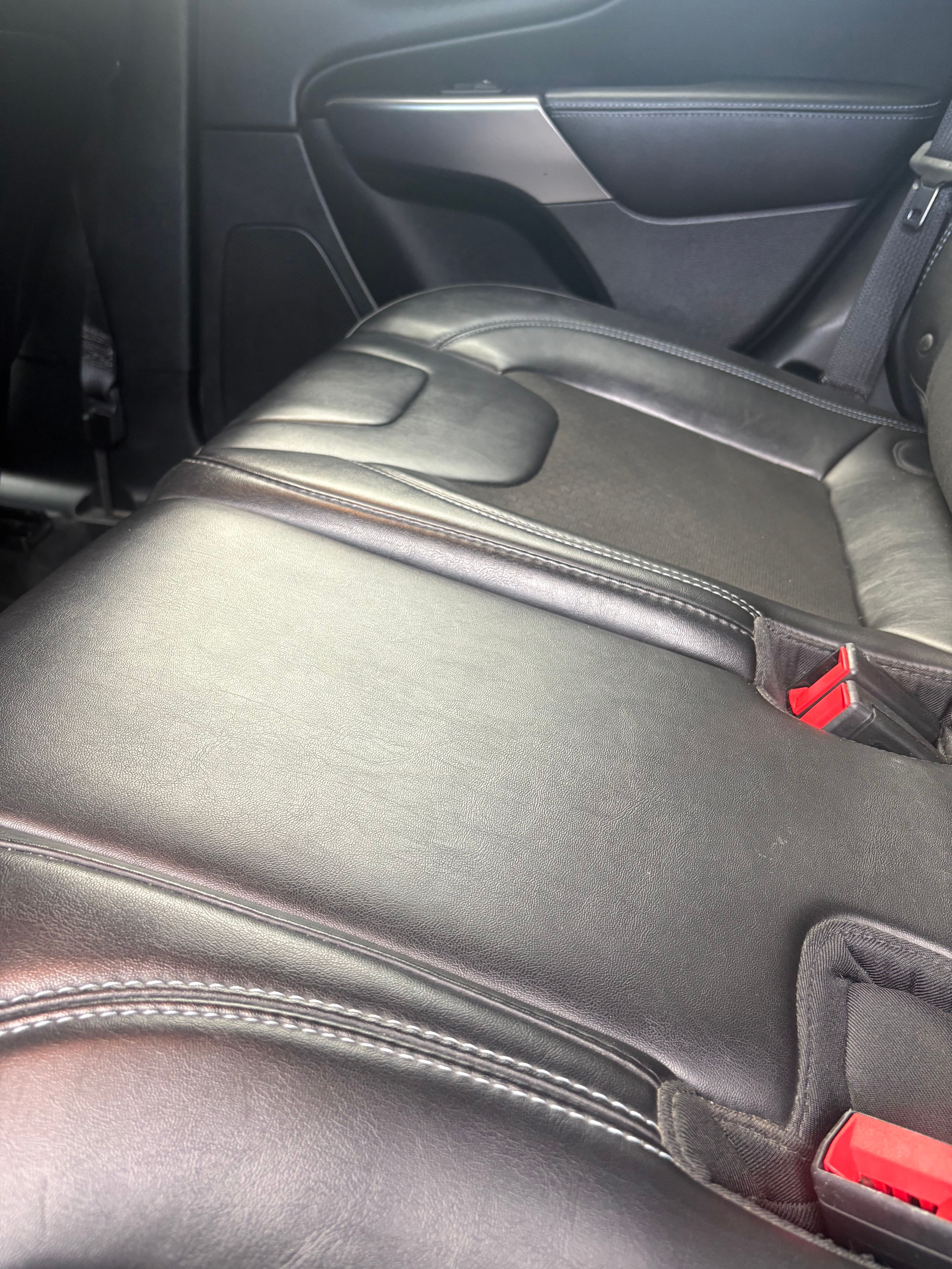 Used 2019 Jeep Cherokee Latitude Plus FWD image 11