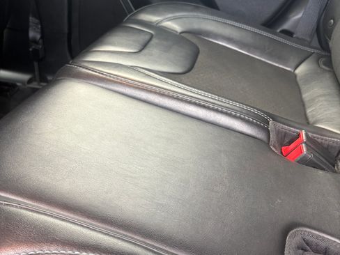 Used 2019 Jeep Cherokee Latitude Plus FWD image 11