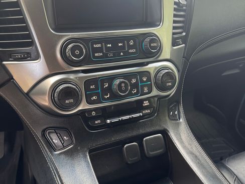 Used 2015 Chevrolet Suburban LT w/ Luxury Package image 10