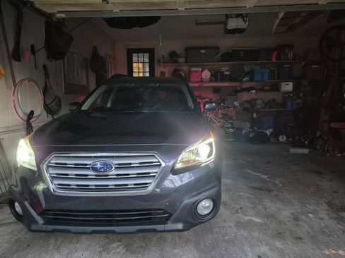 Used 2017 Subaru Outback 2.5i Limited image 16