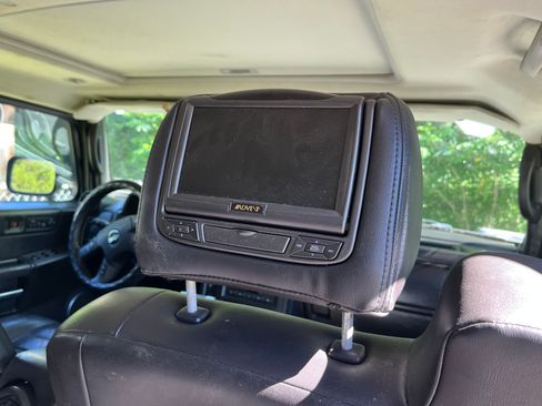 Used 2005 HUMMER H2 w/ Preferred Equipment Group AWD/4WD image 8