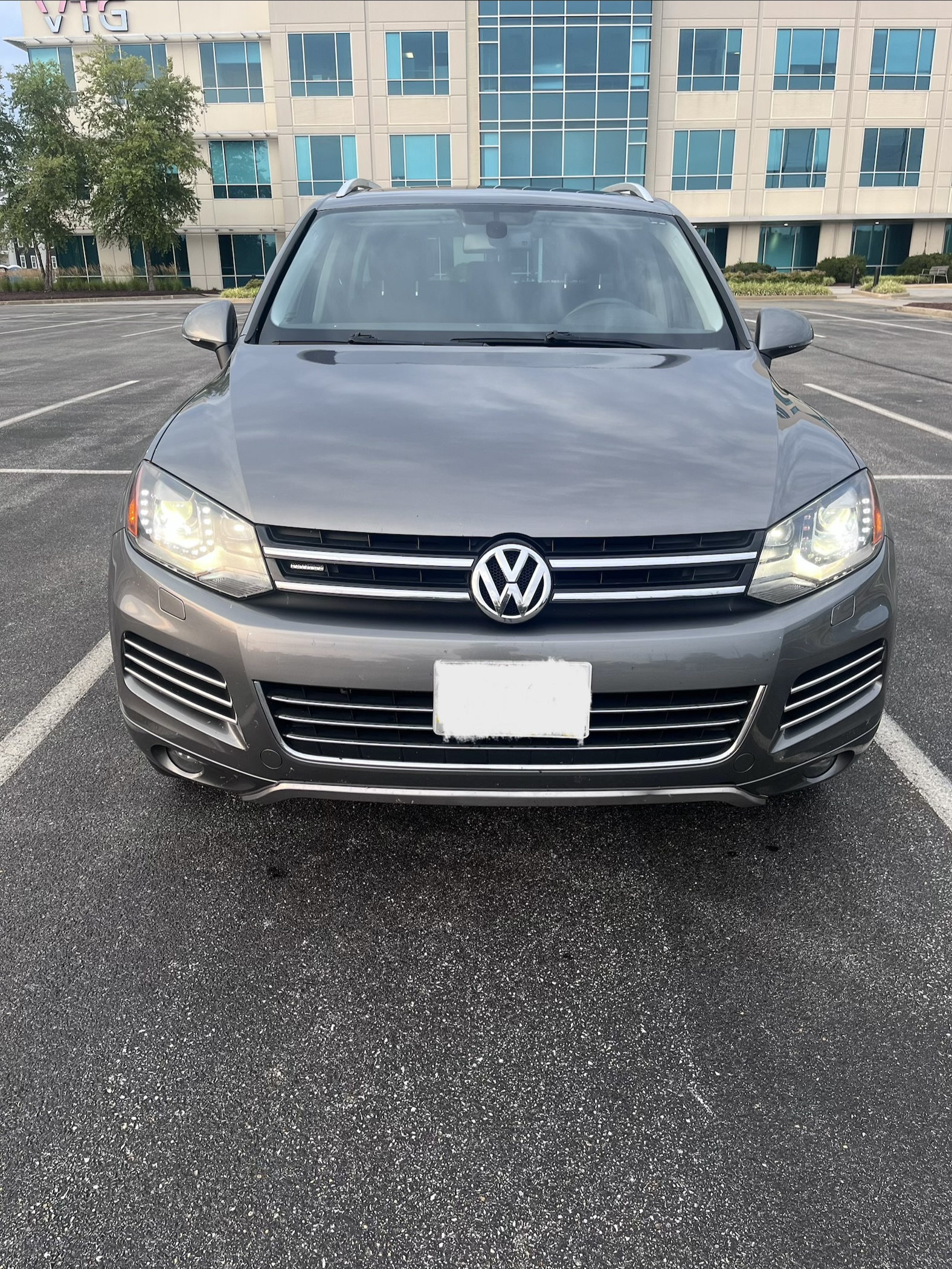 Used 2012 Volkswagen Touareg TDI AWD/4WD image 5