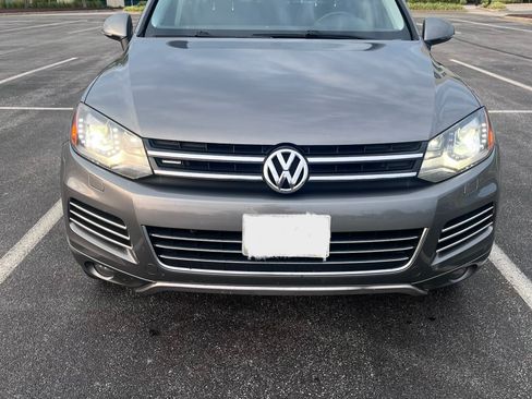 Used 2012 Volkswagen Touareg TDI AWD/4WD image 5