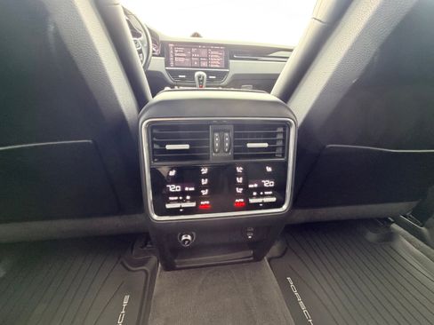 Used 2021 Porsche Cayenne AWD/4WD image 24