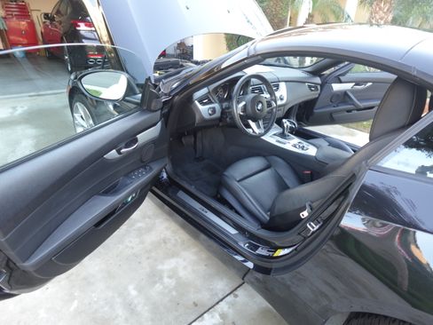 Used 2014 BMW Z4 sDrive35i image 10