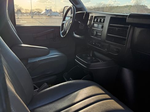Used 2019 Chevrolet Express 3500 w/ Driver Convenience Package image 9