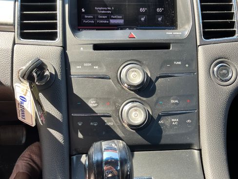 Used 2013 Ford Taurus SEL image 8