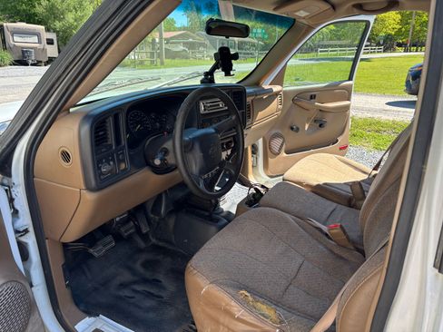 Used 2000 Chevrolet Silverado 1500 4x4 Regular Cab w/ Firm Ride Suspension Pkg image 2