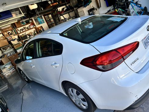 Used 2017 Kia Forte LX image 4