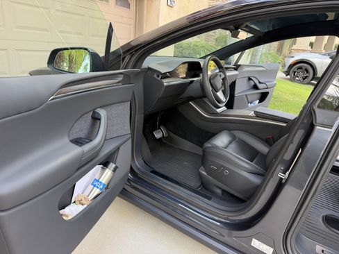 Used 2024 Tesla Model X AWD/4WD image 2