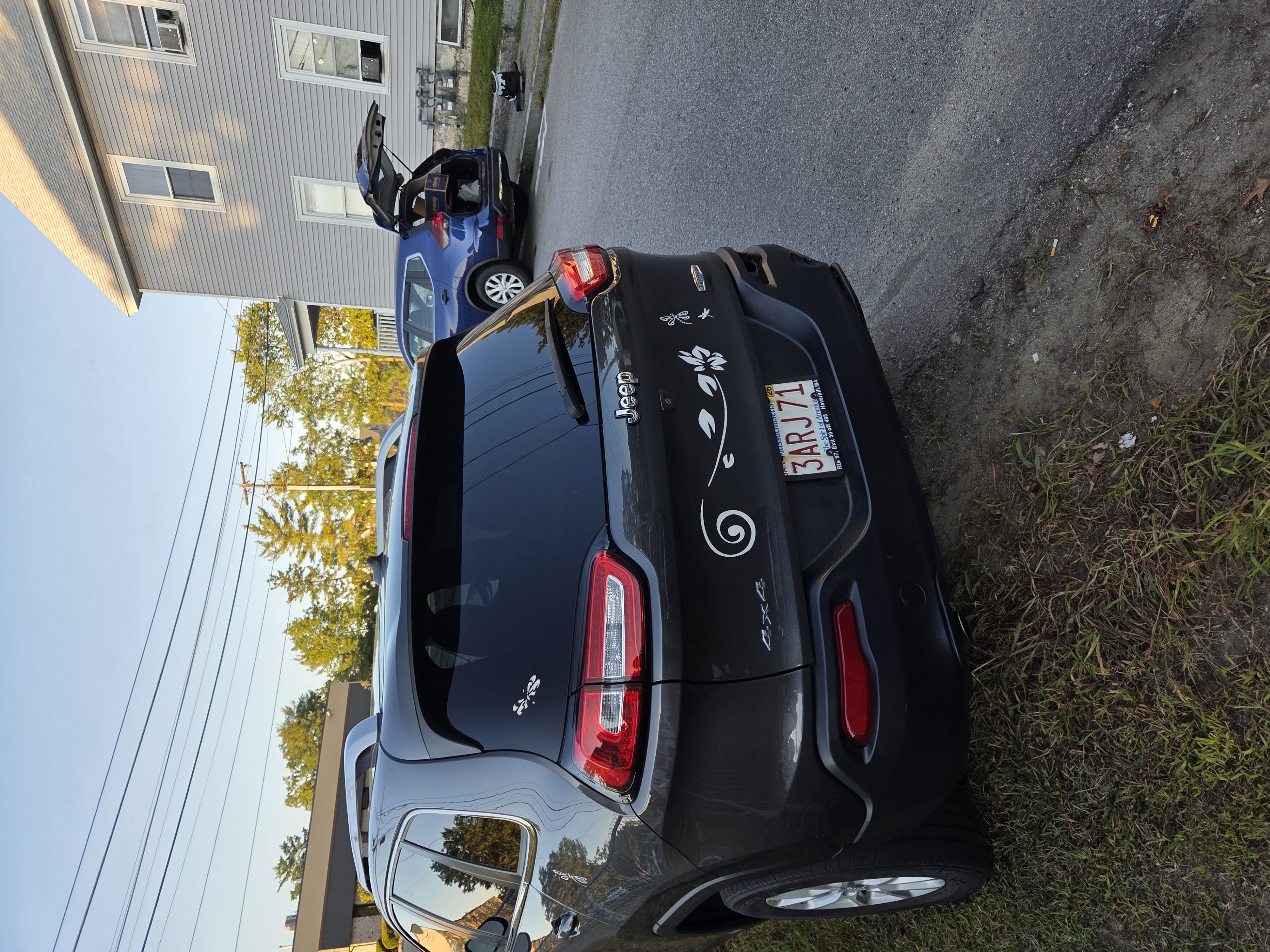 Used 2015 Jeep Cherokee Latitude AWD/4WD image 2