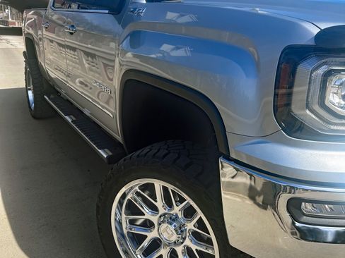 Used 2018 GMC Sierra 1500 SLT w/ SLT Premium Package image 9