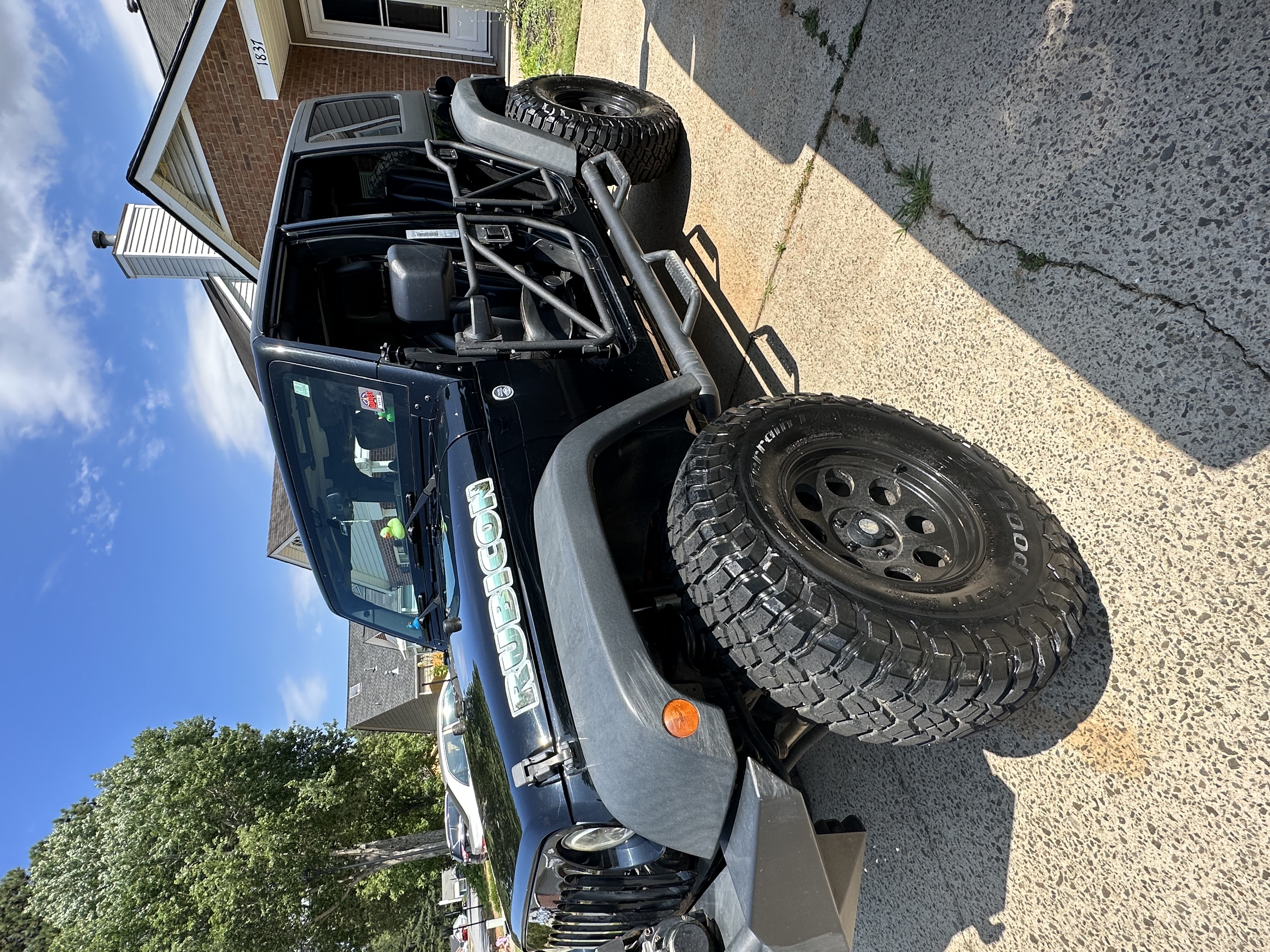 Used 2013 Jeep Wrangler Unlimited Rubicon w/ Max Tow Pkg AWD/4WD image 9