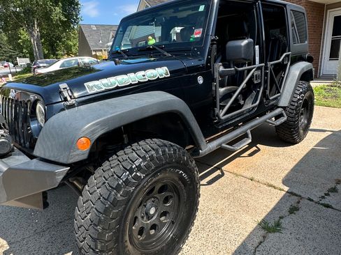 Used 2013 Jeep Wrangler Unlimited Rubicon w/ Max Tow Pkg AWD/4WD image 9