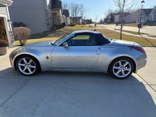Used 2004 Nissan 350Z Touring RWD image 11