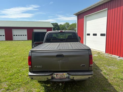 Used 2003 Ford F250 XLT AWD/4WD image 9