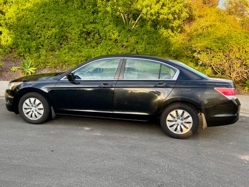 Used 2010 Honda Accord LX image 2