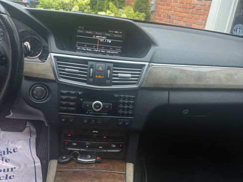 Used 2011 Mercedes-Benz E 550 4MATIC Sedan image 10