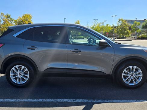 Used 2022 Ford Escape SE w/ Convenience Package FWD image 6