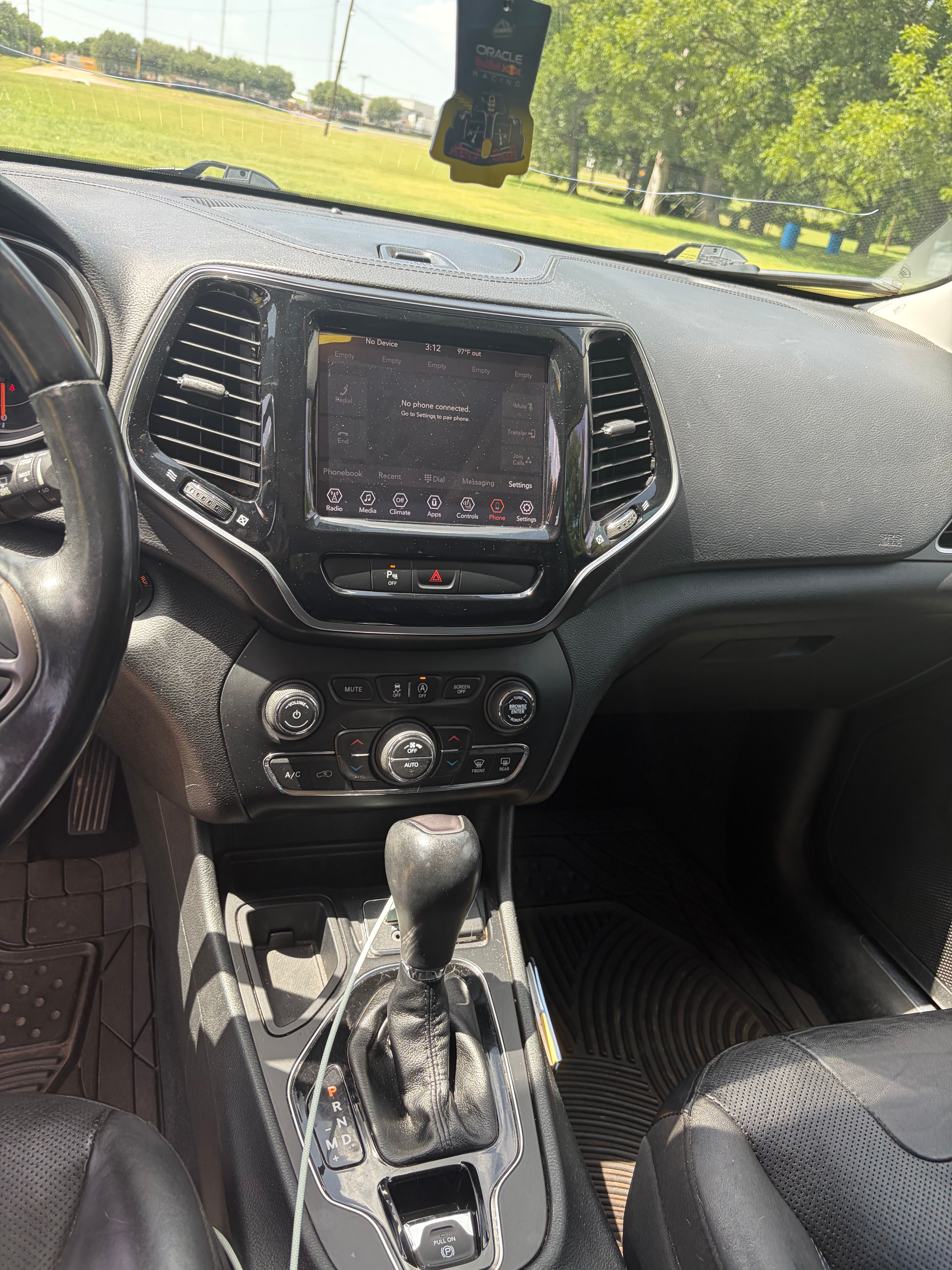 Used 2019 Jeep Cherokee Limited FWD image 16