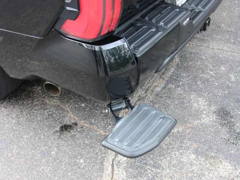 Used 2022 Toyota Tundra Platinum image 15