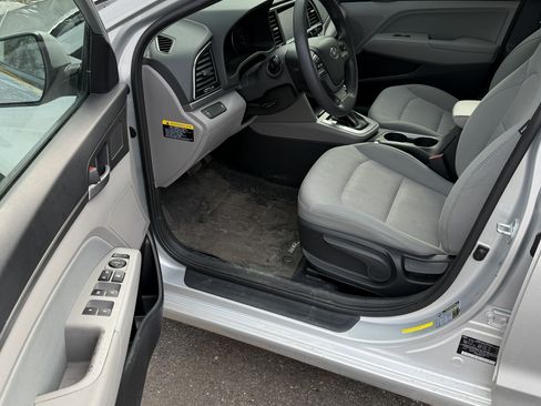 Used 2017 Hyundai Elantra SE image 4