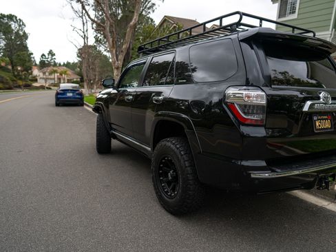 Used 2015 Toyota 4Runner Limited image 4