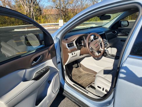 Used 2017 GMC Acadia SLT image 6