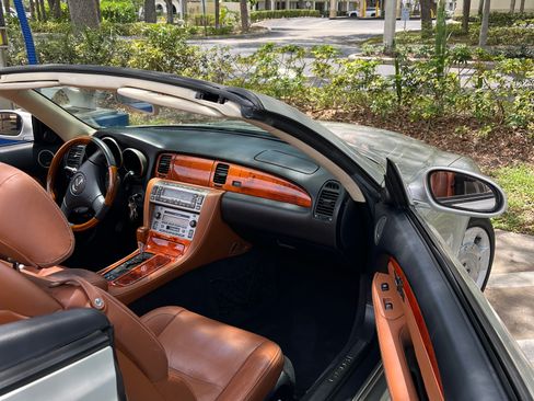 Used 2004 Lexus SC 430 Convertible image 16
