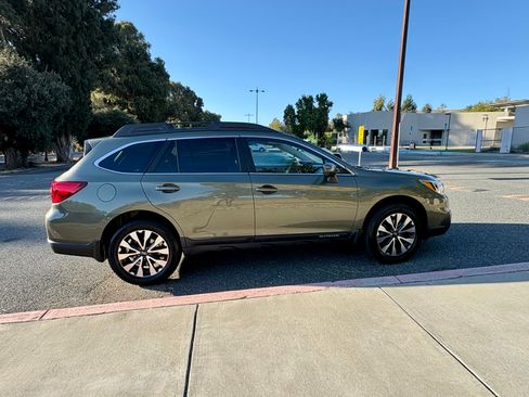 Used 2016 Subaru Outback 2.5i Limited AWD/4WD image 9