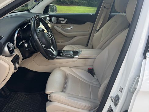 Used 2020 Mercedes-Benz GLC 300 4MATIC image 1
